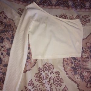 OFF SHOULDER CROP TOP